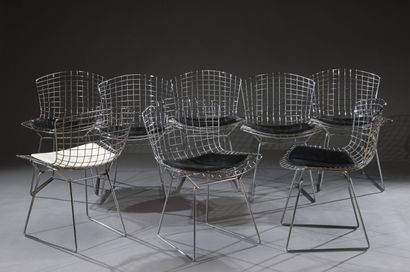 null Suite de 8 chaises de Harry Bertoia édition Knoll International, en fil d'acier...