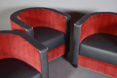 null Suite de 3 fauteuils club rouge rayé, en simili.

Circa 1980.

H. 66 cm - L....