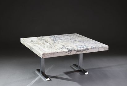 null Table basse, piètement métal chromé et plateau marbre arabescato.

Circa 1970.

H....
