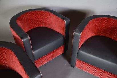 null Suite de 3 fauteuils club rouge rayé, en simili.

Circa 1980.

H. 66 cm - L....
