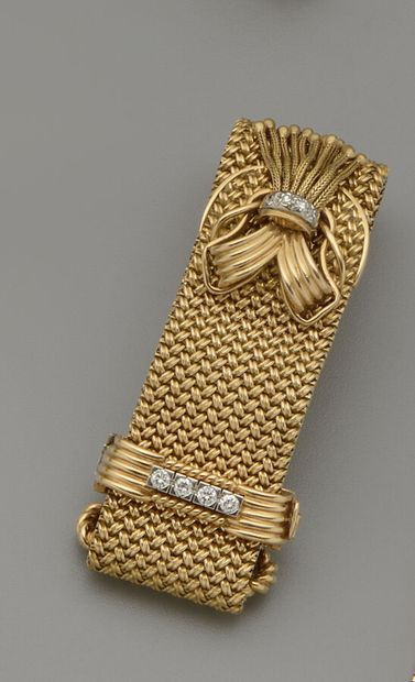 null STAR : Bracelet ceinture en or jaune 18K (750/oo) tressé, terminé par un motif...