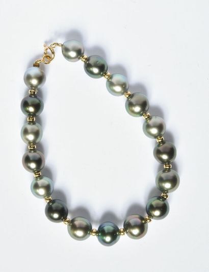 null Bracelet composé de perles de culture de Tahiti en très légère chute (diamètres...