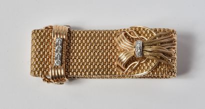 null STAR : Bracelet ceinture en or jaune 18K (750/oo) tressé, terminé par un motif...