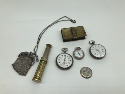 null Trois MONTRES gousset argent. Accidents. Poids brut :145 gr

Joint bourse de...