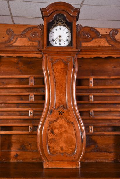 null Large Bresse clock chest in cherry, ash, oak and burl, presents in the upper...