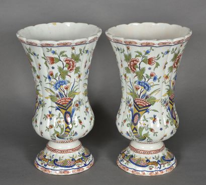 null Pair of Medici vases in earthenware in the taste of Rouen with polychrome decoration...