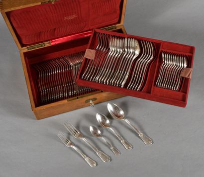 null Ménagère en argent, modèle filet, agrafes, spatule feuillagée chiffrée, comprenant...