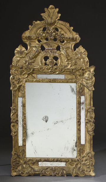 null Carved and gilded wood mirror, framed with glazing beads decorated with shells...