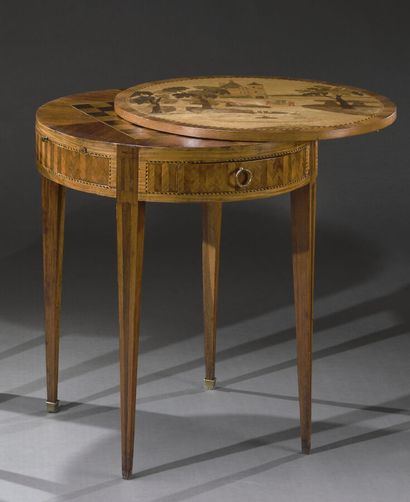 Table bouillotte dans le style Louis XVI...