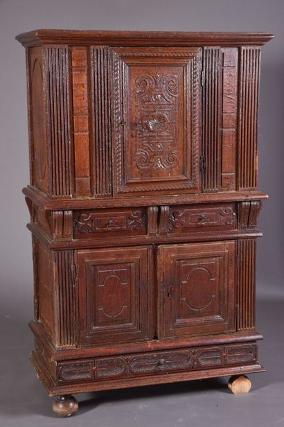 null Small carved and molded oak credenza opening with three leaves, two drawers...