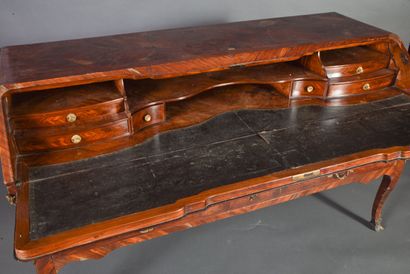null Rare, important and large desk of slope all face, in veneer of wood of violet...