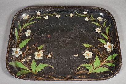 null Two trays in painted sheet metal decorated with flowers and birds. 

Napoleon...