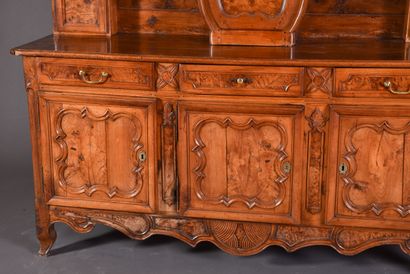 null Large Bresse clock chest in cherry, ash, oak and burl, presents in the upper...