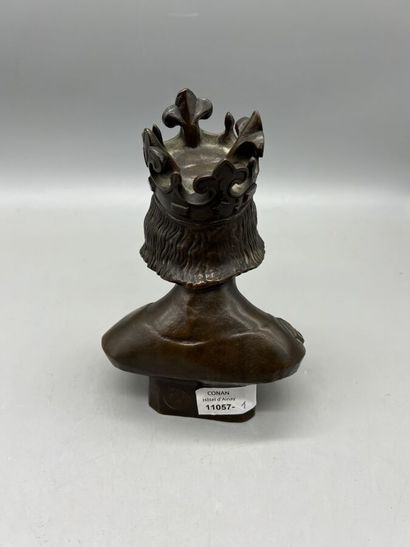 null Bust representing Saint-Louis, sculpture in bronze with brown patina, in the...