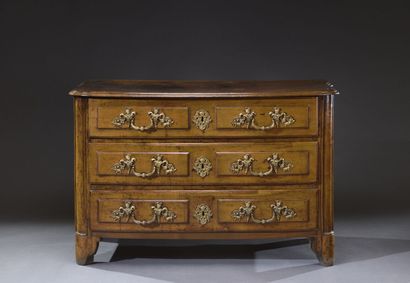 null Dauphiné, beautiful walnut chest of drawers, patinated, opening to three rows...