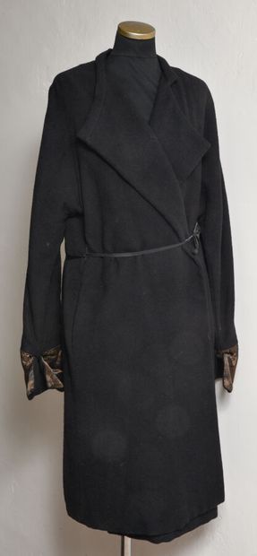 DRIES VAN NOTEN. Long coat in black wool...