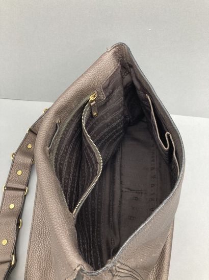 null CELINE, sac besace en cuir grainé bronze à surpiqûre noire, anse bandoulière...