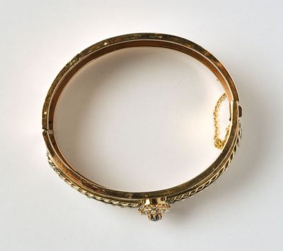null Antique 18K (750/oo) yellow gold flat band bracelet, the upper part adorned...