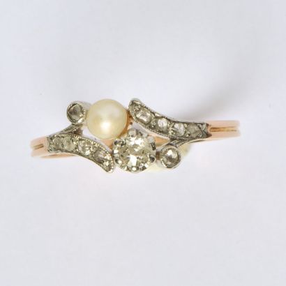 null Antique 18K (750/oo) gold two-tone "Toi et Moi" ring set with a small pearl...