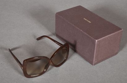 null TOM FORD. Paire de lunettes de soleil Whitney, marron. Dans leur étui.