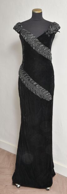 LORIS AZZARO.

Long dress in crumpled black...