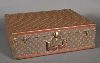 null LOUIS VUITTON avenue Marceau n°873849.

Valise Braken en toile monogram, bordures...