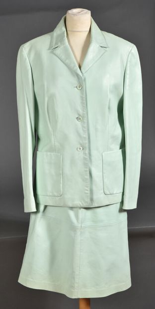 null ESCADA Sport. Tailleur jupe en cuir vert d'eau, veste à col cranté, simple boutonnage,...