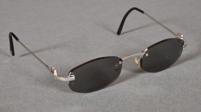  CARTIER. Paire de lunettes de soleil Core-Range, verres découpés forme olive, monture...