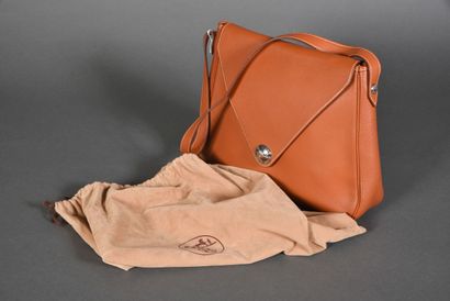 null HERMES Paris made in France. Christine GM bag, envelope shape in natural Togo...