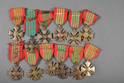 null France. Croix de Guerre de 1939 à 1945, différents millésimes, lot de 12.