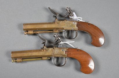 null Pair of naval officer's flintlock pistols, with trunk decorated with trophies...