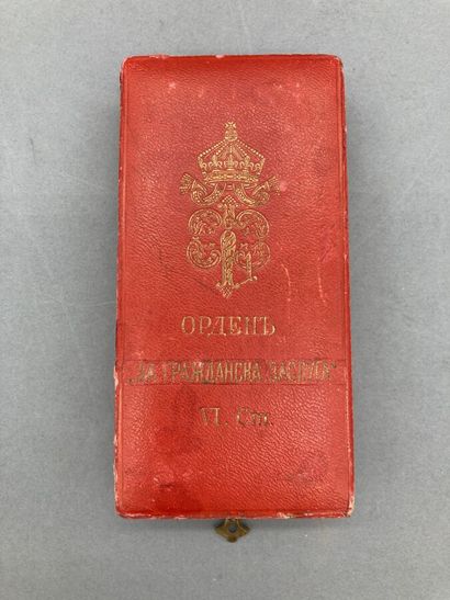 null BULGARIE, ORDRE du MERITE MILITAIRE.1891, de 6° classe, émail rouge et glaives,...