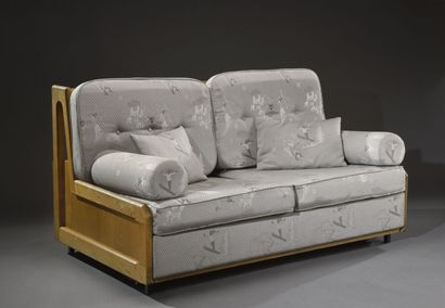  Canapé-lit deux places en chêne massif, assise tapissière, Guillerme et Chambron,...