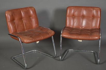 null Suite de 4 fauteuils en cuir de couleur cognac, modèle Storm, par Yves Christin...
