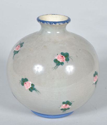  Jérôme MASSIER (1850-1926) - VALLAURIS 
Vase en céramique à corps sphérique épaulé...
