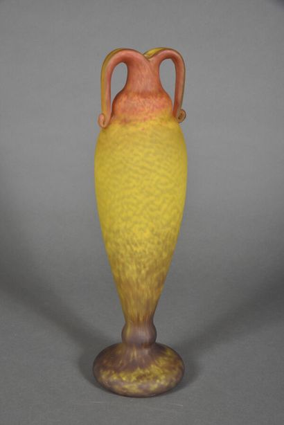  André DELATTE (1887 - 1953) 
Vase à corps d'amphore à deux petites anses latérales...