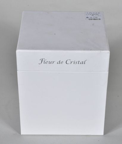  CRISTAL LALIQUE 
Flacon de parfum " Fleurs de cristal ". Épreuves en cristal blanc...