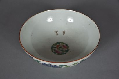 null A Famille Rose porcelain and enamel bowl with a slightly poly-lobed rim, decorated...