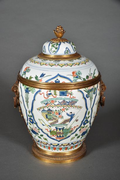 Covered ovoid vase in porcelain and enamels...