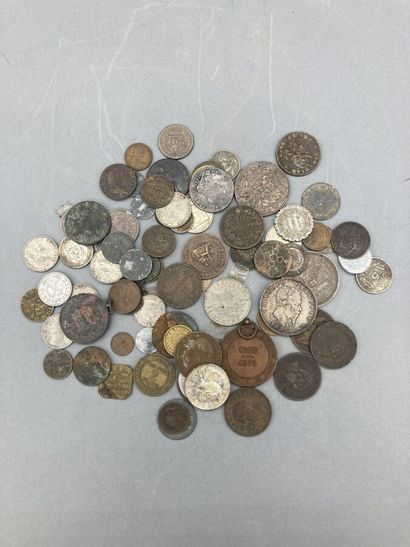  MISCELLANEOUS. LOT of a hundred coins from the Middle Ages to the 20th century in...