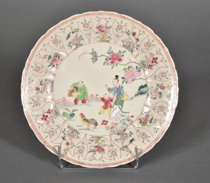 Polylobed porcelain plate with famille rose...