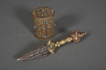 null Lot including a gilded copper cylindrical box with filigree decoration of scrolls...