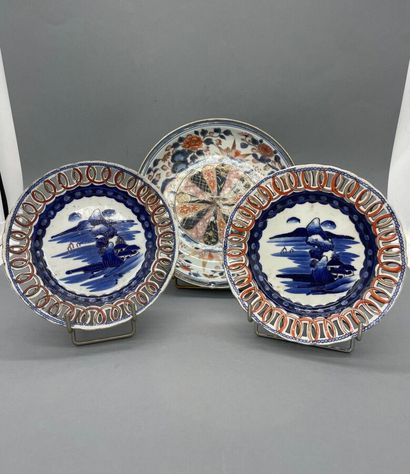 null Three Imari porcelains, including a dish decorated with flowers and rocks around...