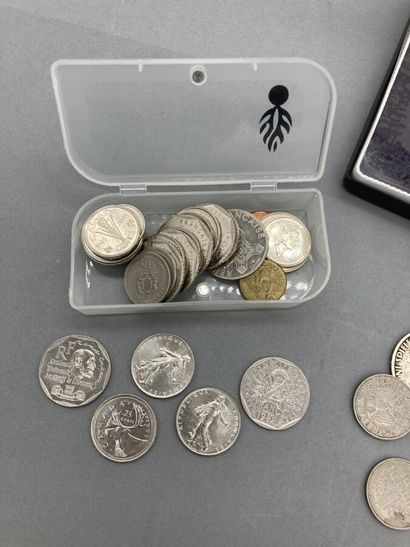  Petites monnaies modernes et une série en coffret des Iles Vierges. 
TTB à FDC