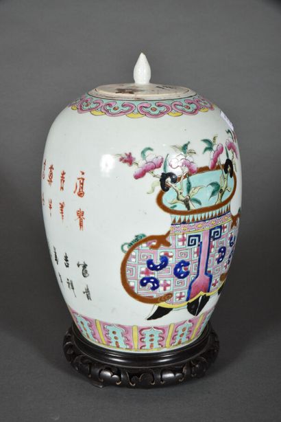 null Covered pot, for ginger or tea, the ovoid body with polychrome decoration of...