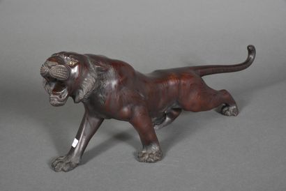 Bronze subject representing a passing tiger,...