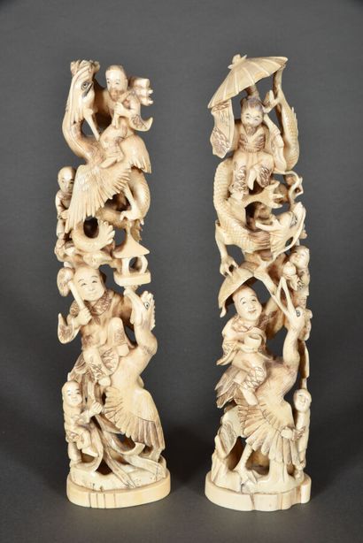 Two marine ivory okimono carved in height,...