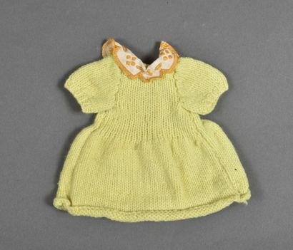 null Yellow knitted wool dress, white thread collar with orange embroidered motifs...