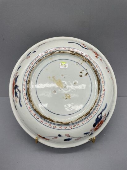 null Three Imari porcelains, including a dish decorated with flowers and rocks around...