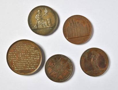 null MEDAILLES. LOT de 5 medailles en bronze: LOUIS XIV attribuée sur la tranche...